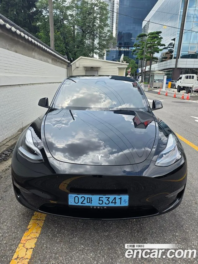 Tesla Y AWD