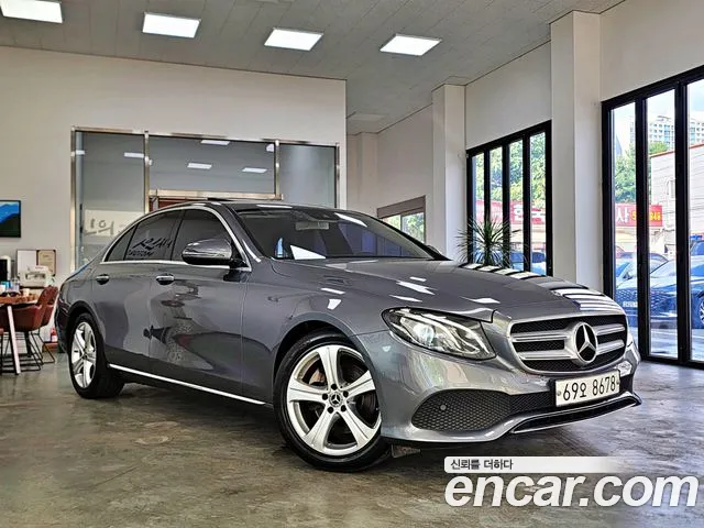 Mercedes-Benz E- W213 E200