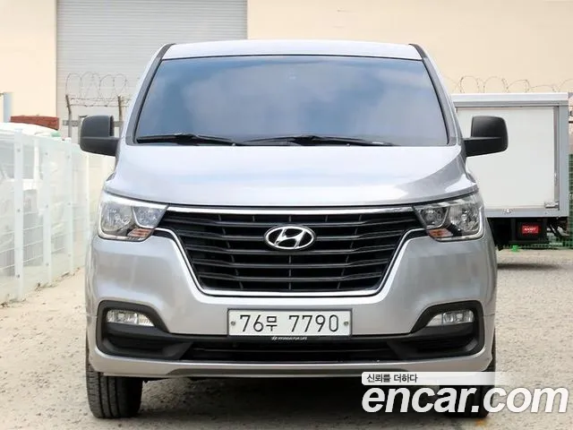 Hyundai The New Grand Starex 4WD 12