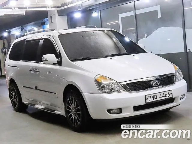 Kia Carnival R Carnival GLX Premium