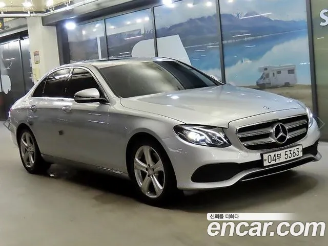 Mercedes-Benz E- W213 E200