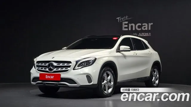 Mercedes-Benz GLA- X156 GLA220