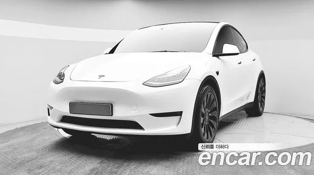 Tesla Y AWD