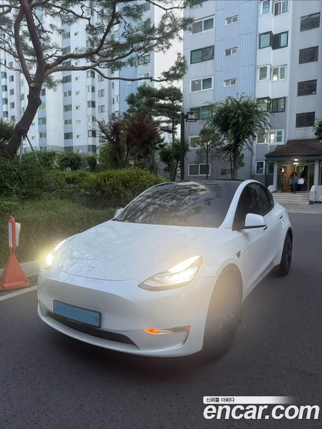 Tesla Y AWD