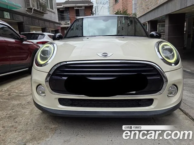 MINI Cooper Base 3