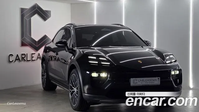 Porsche Macan EV 4