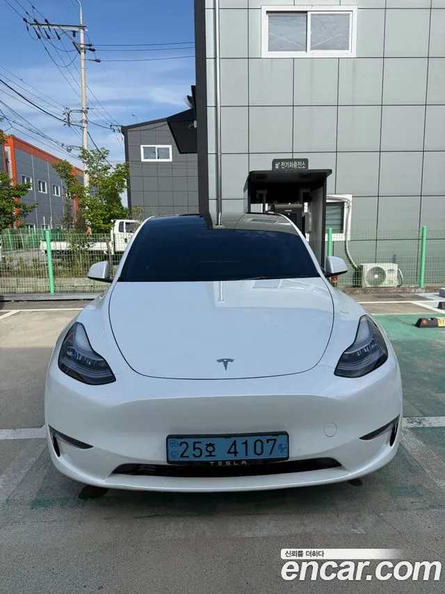 Tesla Y AWD