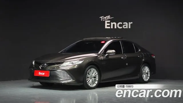 Toyota Camry (XV70) 2.5