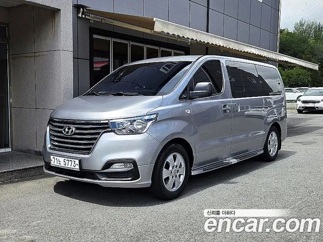 Hyundai The New Grand Starex 12