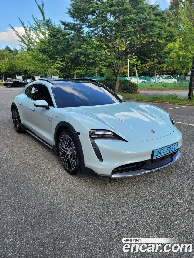 Porsche Taycan 4