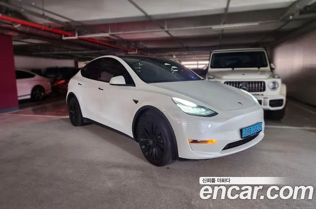 Tesla Y AWD