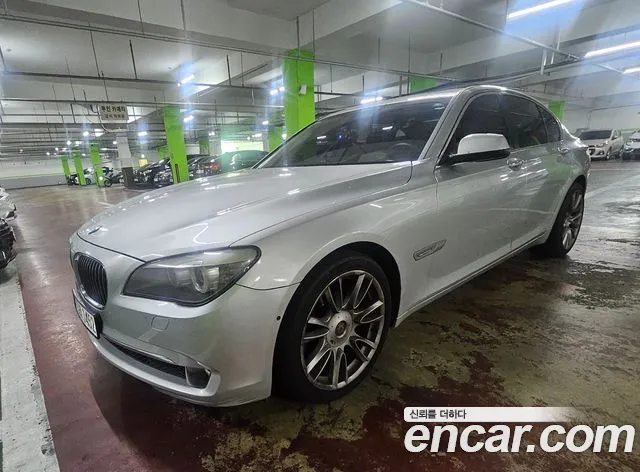 BMW 7 (F01) 740i