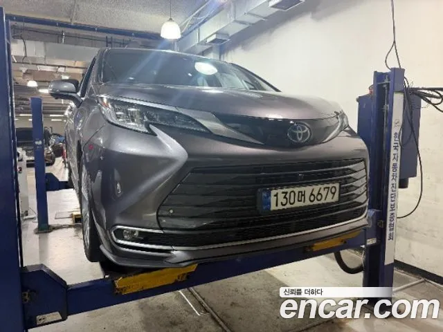 Toyota 4 2.5 Hybrid 2WD