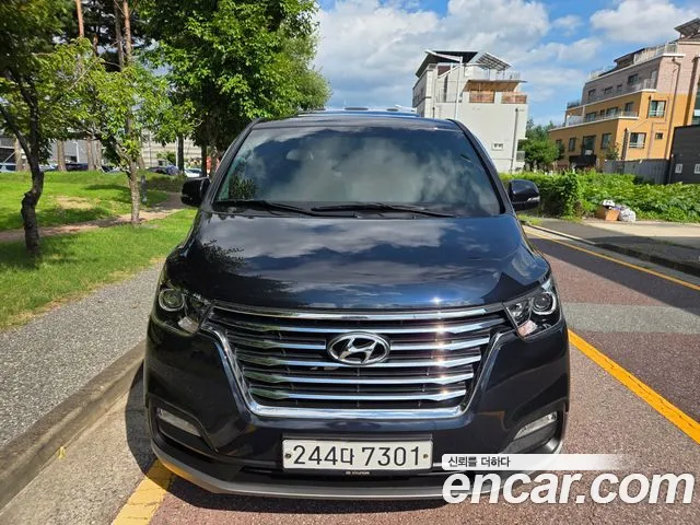 Hyundai The New Grand Starex 9 Exclusive