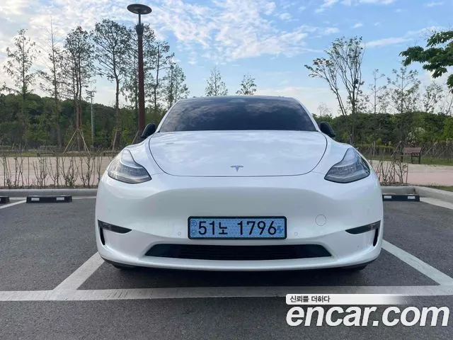 Tesla Y AWD