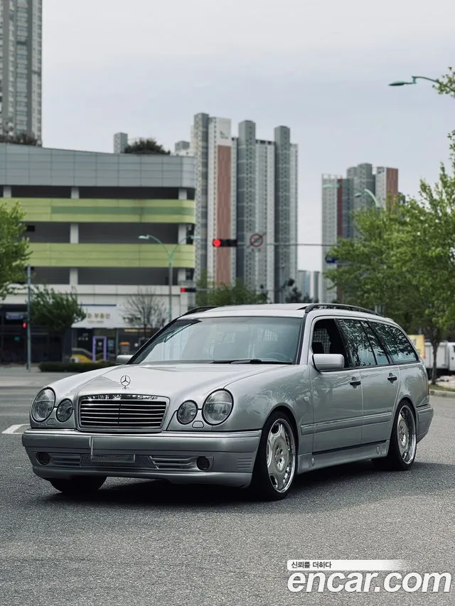 Mercedes-Benz E- W210 E320