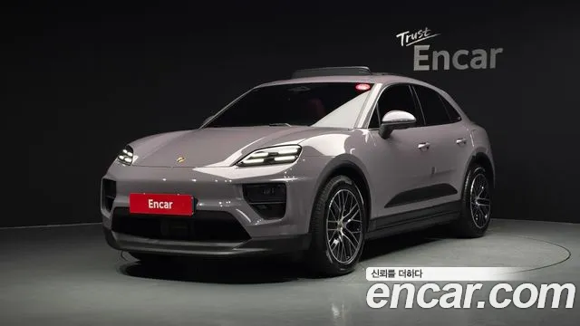 Porsche Macan EV 4