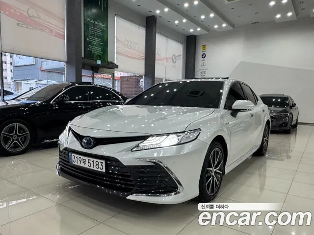 Toyota Camry (XV70) 2.5 XLE Hybrid