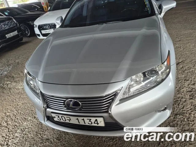 Lexus New ES300 h XV60