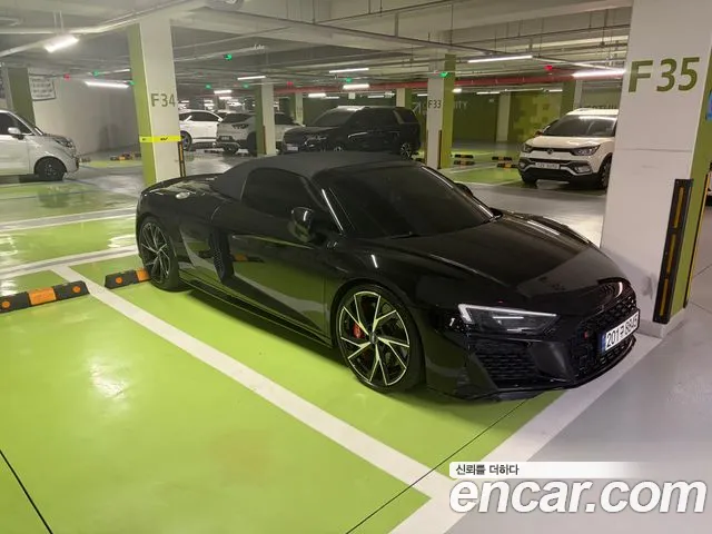 Audi R8 (4 S) 5.2 V10