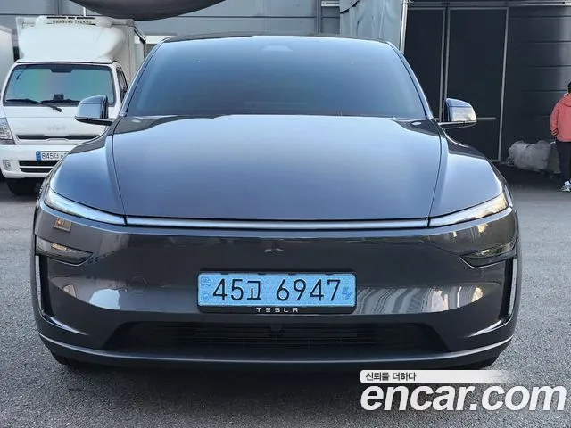 Tesla Y AWD