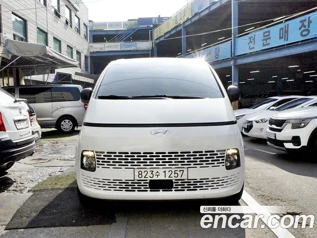 Hyundai Staria 3