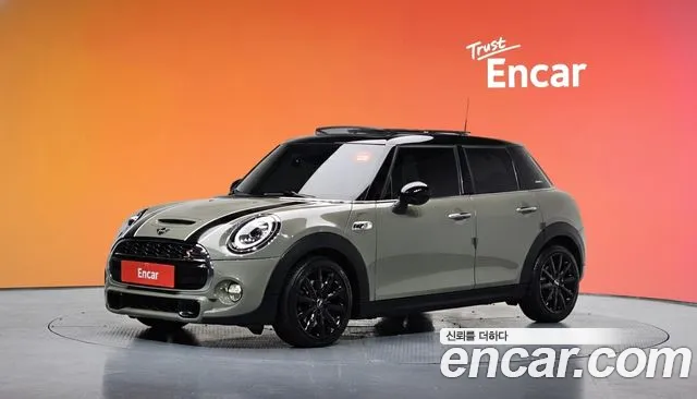 MINI Cooper S 5 Base 3