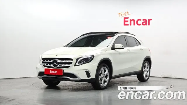 Mercedes-Benz GLA- X156 GLA220
