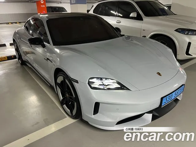 Porsche Taycan 4