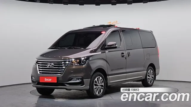 Hyundai The New Grand Starex 4WD 9 Exclusive