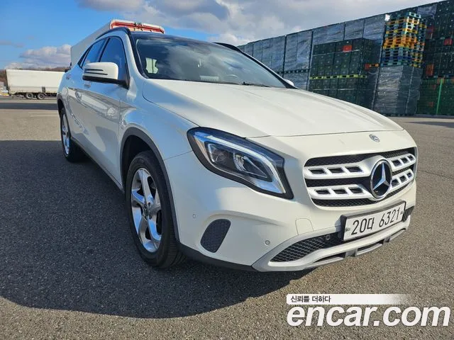 Mercedes-Benz GLA- X156 GLA220