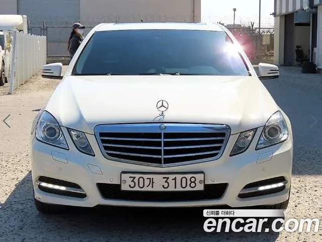 Mercedes-Benz E- W212 E200 CGI