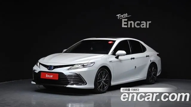 Toyota Camry (XV70) 2.5 XLE Hybrid