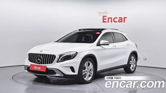 Mercedes-Benz GLA- X156 GLA200 d 4MATIC