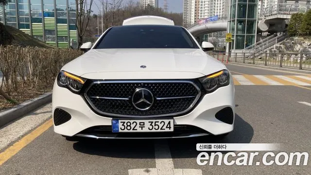 Mercedes-Benz E- W214 E200