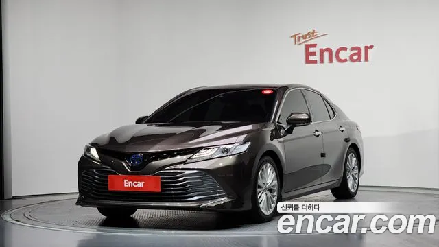 Toyota Camry (XV70) 2.5 XLE Hybrid