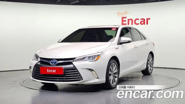Toyota Camry Hybrid XLE