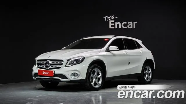 Mercedes-Benz GLA- X156 GLA220