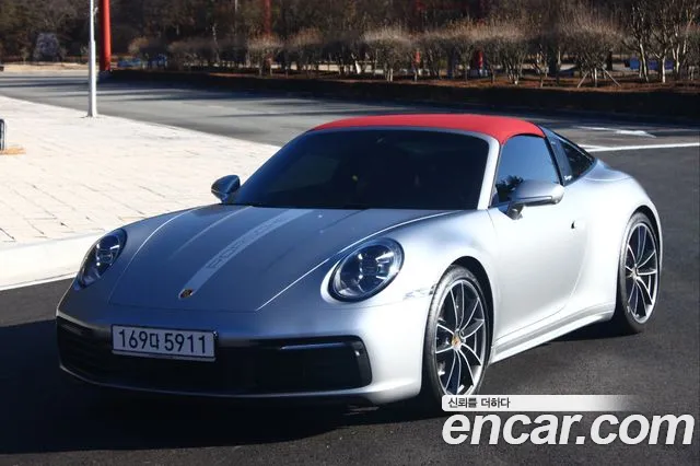 Porsche 911 (992) 4