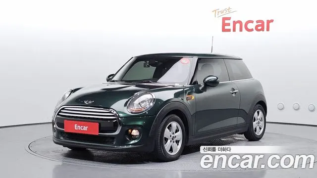 MINI Cooper Base 3