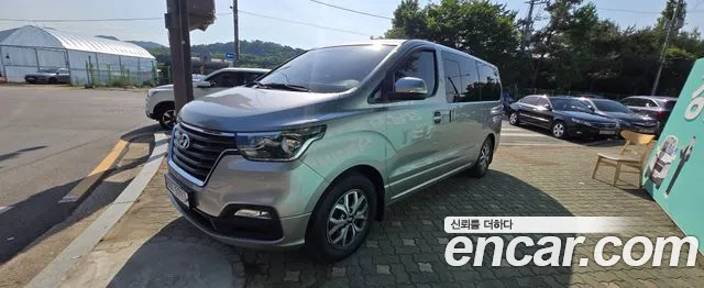 Hyundai The New Grand Starex 9 Premium