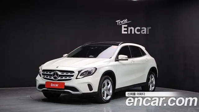 Mercedes-Benz GLA- X156 GLA220
