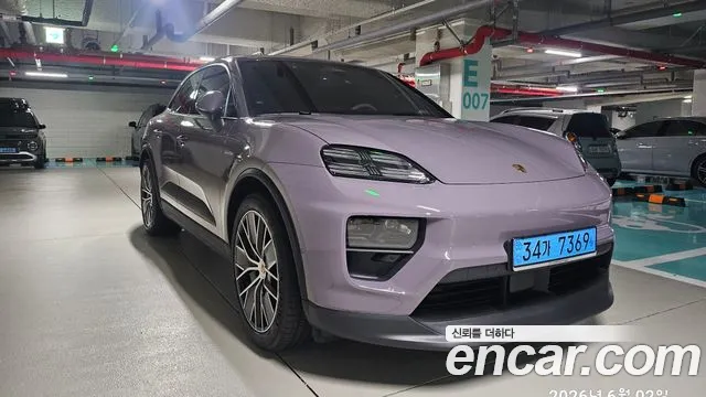 Porsche Macan EV 4