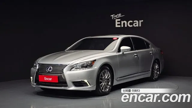 Lexus LS600hL 5 Ottoman XF40