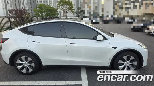 Tesla Y AWD