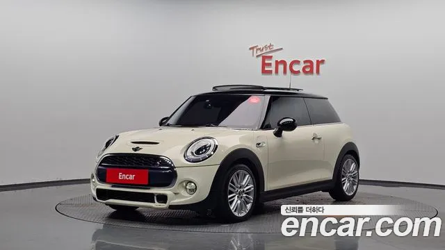 MINI Cooper S Base 3