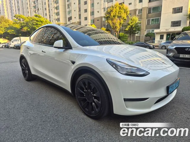 Tesla Y AWD