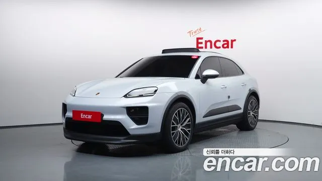 Porsche Macan EV 4