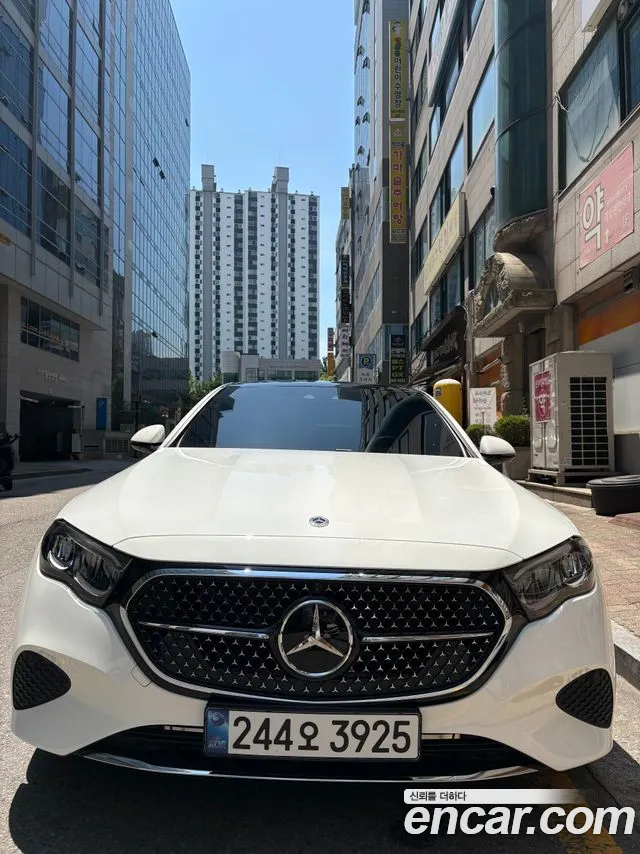 Mercedes-Benz E- W214 E200