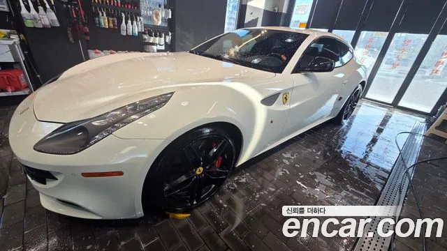 Ferrari FF 6.3 V12